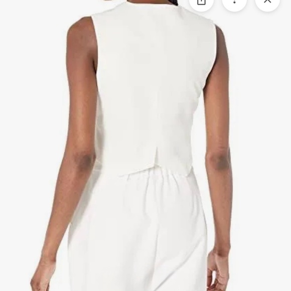 Women's Black Sleeveless Button Front Vest - Picture 2 of 4